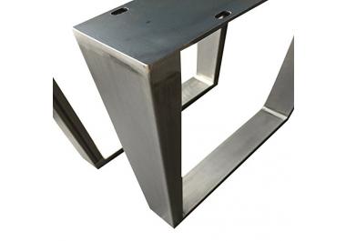 Tavoli in legno grezzo